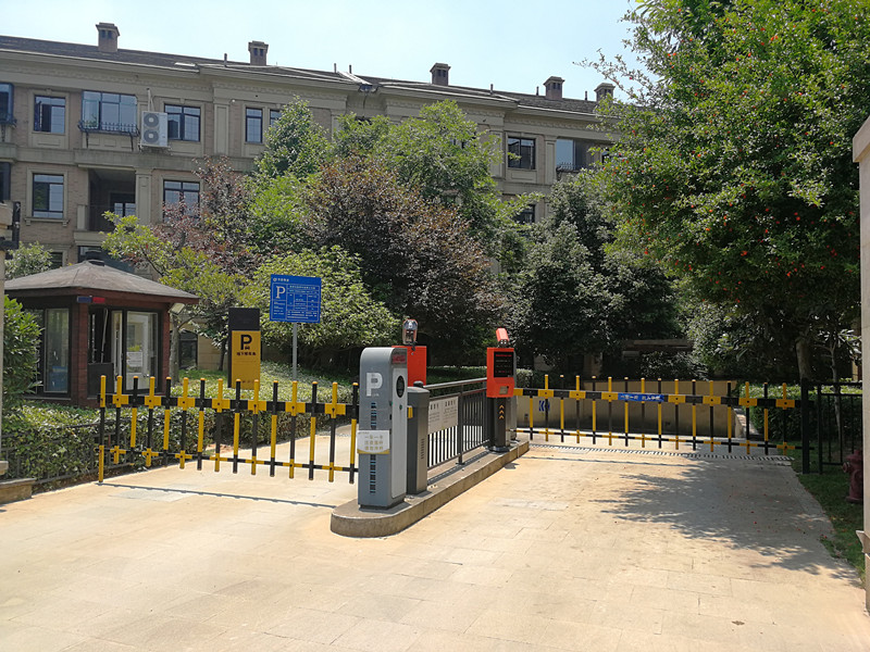 長沙雷隆智能科技有限公司,車牌識(shí)別系統(tǒng),停車收費(fèi)系統(tǒng),門禁系統(tǒng),道閘廠家